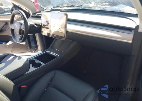 2025 Tesla Model Y Long Range Dual Motor All-Wheel Drive z USA, uszkodzony, nr VIN 7SAYGDEE4SA337897